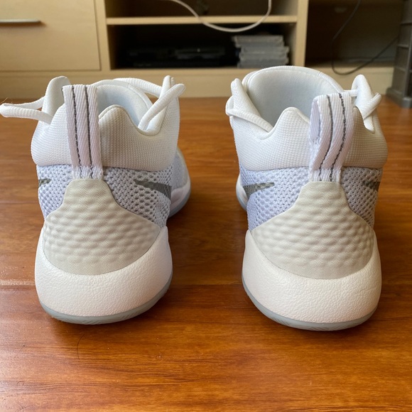 Nike Zoom Rev basketball shoes (Men’s 8) - Picture 4 of 4